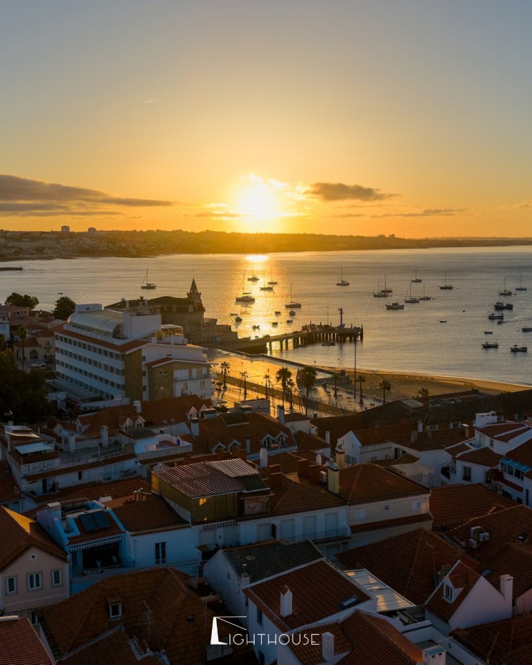 Silêncio num apartamento premium: ver a cidade sem a ouvir